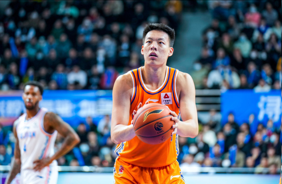 8868体育app下载-1个板都抢不到！2米06大个子22分钟0板，郭士强当初看中他什么？
